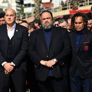 «Αθάνατοι»: Η οικογένεια του Ολυμπιακού τίμησε τα θύματα της Θύρας 7 (pics)