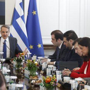 Μαξίμου: Σε δύσκολη θέση ο Μητσοτάκης μετά την παρέμβαση Σαμαρά