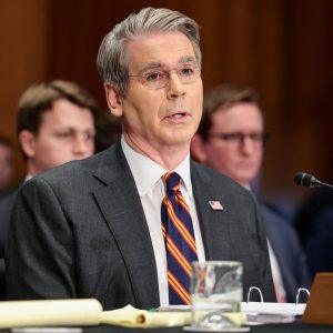 Μπέσεντ: «Άναρχες» κινεζικές συναλλαγές πίσω από τα σκαμπανεβάσματα στο χρυσό