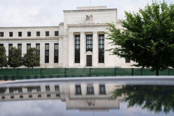 Πρακτικά Fed: Ανησυχία για πληθωρισμό και στο βάθος σενάριο αύξησης επιτοκίων