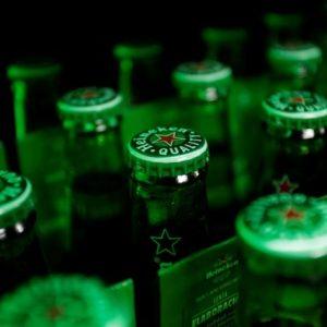 Heineken: Ανακοίνωσε ότι θα προχωρήσει σε 6.000 απολύσεις