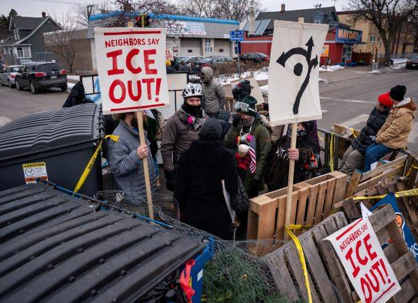 Μινεάπολη: Ο Ντόναλντ Τραμπ αίρει την πολιορκία