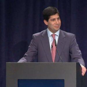 Τραμπ για Γουόρς: Θα μειώσει τα επιτόκια, όχι επειδή τον πιέζω…