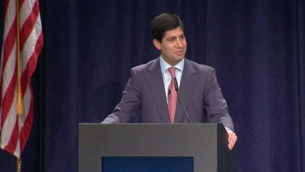 Fed: Ο Τραμπ θέλει μείωση επιτοκίων, αλλά ο Γουόρς έχει μεγαλύτερα σχέδια