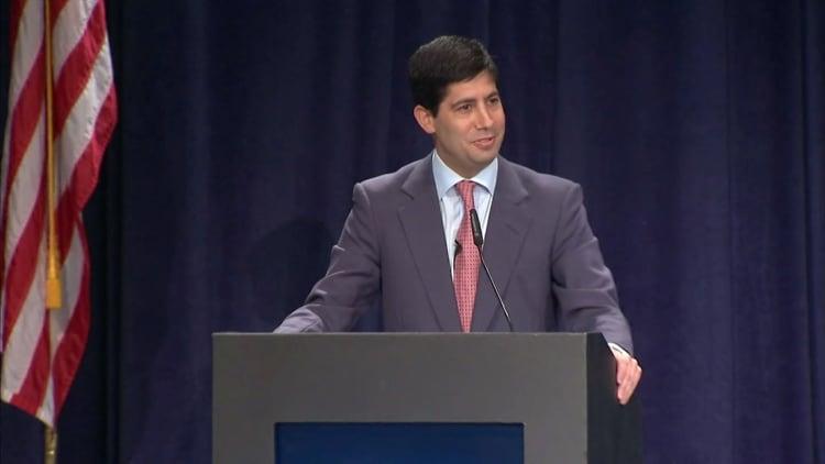 Τραμπ για Γουόρς: Θα μειώσει τα επιτόκια, όχι επειδή τον πιέζω…