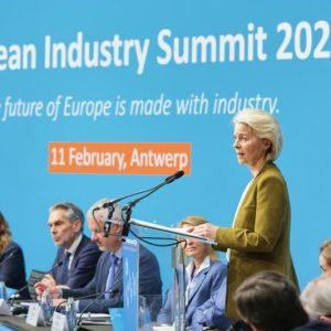 Βιομηχανία: Ισχυρό μήνυμα στους 27 για την ανταγωνιστικότητα