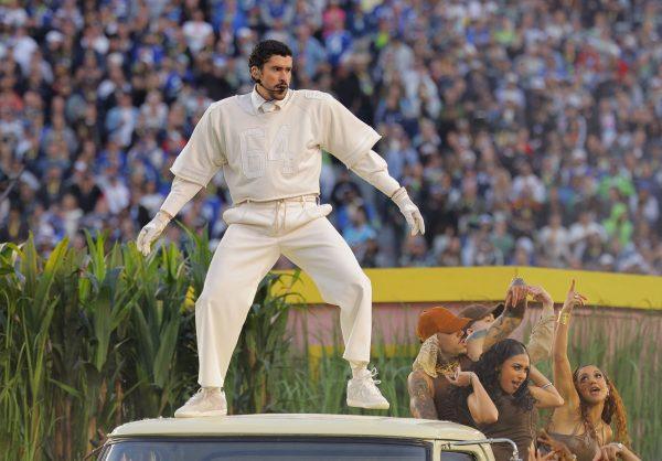 Zara: Έντυσε τον Bad Bunny και «βλέπει» με άλλο μάτι την πολυτέλεια