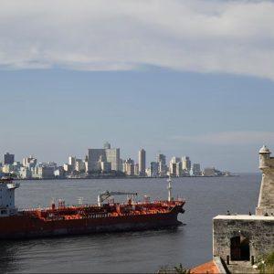 Κούβα: Θα συνεχίσουμε να την προμηθεύουμε με πετρέλαιο, λέει η Ρωσία