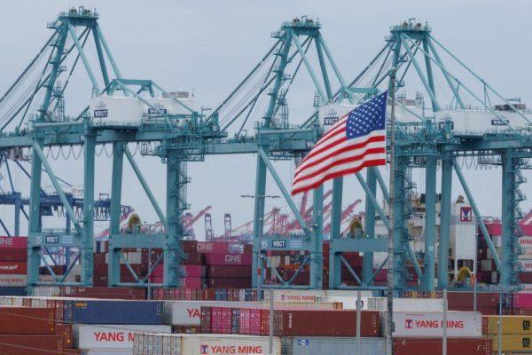 Δασμοί Τραμπ: Οι επιχειρηματίες που ελπίζουν σε επιστροφή θα χρειαστεί να περιμένουν πολύ…