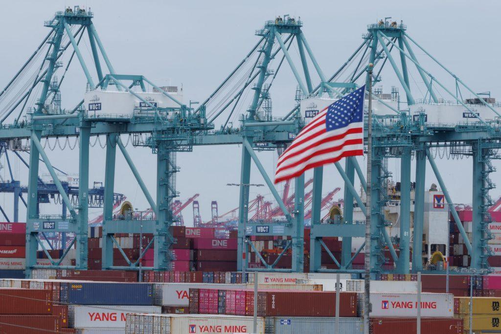 Δασμοί Τραμπ: Οι επιχειρηματίες που ελπίζουν σε επιστροφή θα χρειαστεί να περιμένουν πολύ…