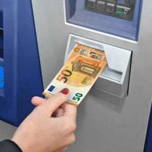 Επίδομα 200 ευρώ: Ποιοι μπορούν να το διεκδικήσουν