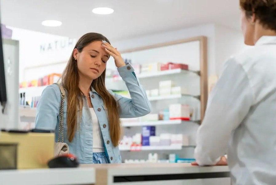 Στο φαρμακείο της γειτονιάς αναζητούν όλα τα ακριβά φάρμακα οι ασθενείς με σοβαρές παθήσεις