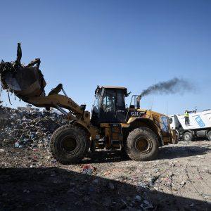 Γάζα: Ο ΟΗΕ απομακρύνει τόνους σκουπιδιών, κίνδυνος για τη δημόσια υγεία