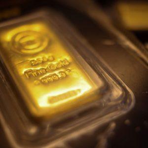 Xρυσός: Στο χαμηλότερο επίπεδο της εβδομάδας, ανοδικά το δολάριο