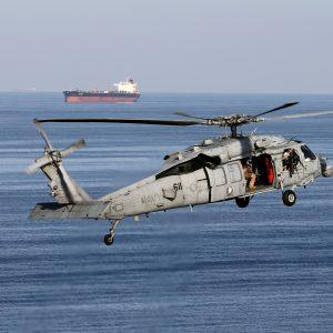 Στενά του Ορμούζ: Τα τάνκερ αποφεύγουν το θαλάσσιο πέρασμα μετά τις επιθέσεις στο Ιράν