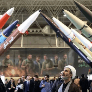 Ιράν: «Μυστική» συμφωνία με Ρωσία για χιλιάδες πυραύλους – Τι αποκάλυψαν οι Financial Times
