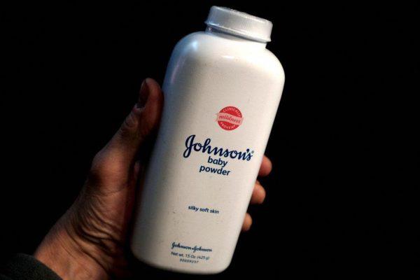 Johnson & Johnson: Kαταδικάστηκε για καρκίνο ωοθηκών σε νέο δικαστήριο