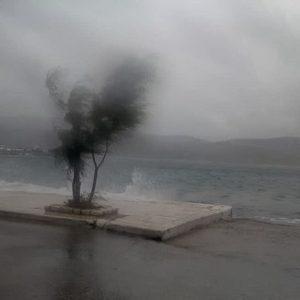 Λιμάνια: Δεμένα τα πλοία σε Πειραιά, Ραφήνα και Λαύριο, λόγω ισχυρών ανέμων