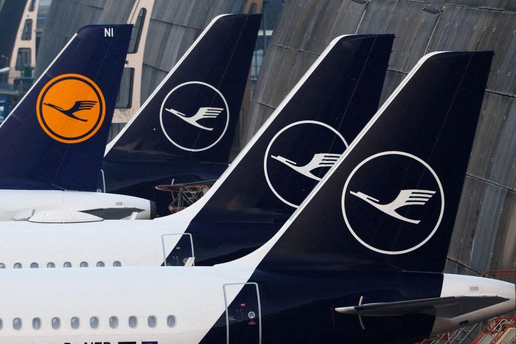 Lufthansa: Οι πιλότοι απειλούν με απεργία, αδιέξοδες οι συζητήσεις για τις συντάξεις