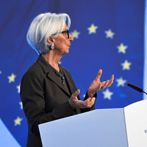 Λαγκάρντ: Παραμένω επικεντρωμένη στη δουλειά μου – Τι λένε πηγές της ΕΚΤ
