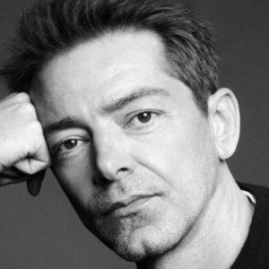 Versace: Με τον Βέλγο οραματιστή Pieter Mulier στο τιμόνι ξεκινάει νέο κεφάλαιο – Το ρίσκο