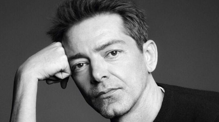 Versace: Με τον Βέλγο οραματιστή Pieter Mulier στο τιμόνι ξεκινάει νέο κεφάλαιο – Το ρίσκο