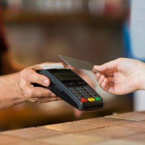 ΙΜΕ ΓΣΕΒΕΕ: Μία στις 2 ΜμΕ πληρώνουν τις δαπάνες τους με κάρτα