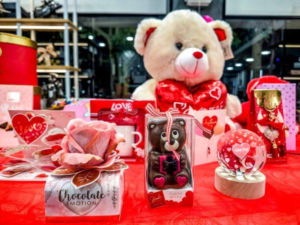 Valentine’s Day Shopping in Greece Dominated by Apparel, Footwear Sales