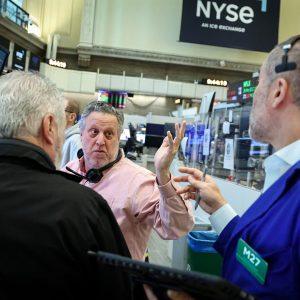 Wall Street: Βουτιά 500 μονάδων για Dow, αυξάνονται οι ανησυχίες για πληθωρισμό και ΑΙ