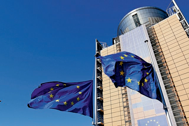 ΕΕ: Εξετάζει το ενδεχόμενο περιορισμού των εθνικών εξουσιών για παρεμπόδιση συγχωνεύσεων