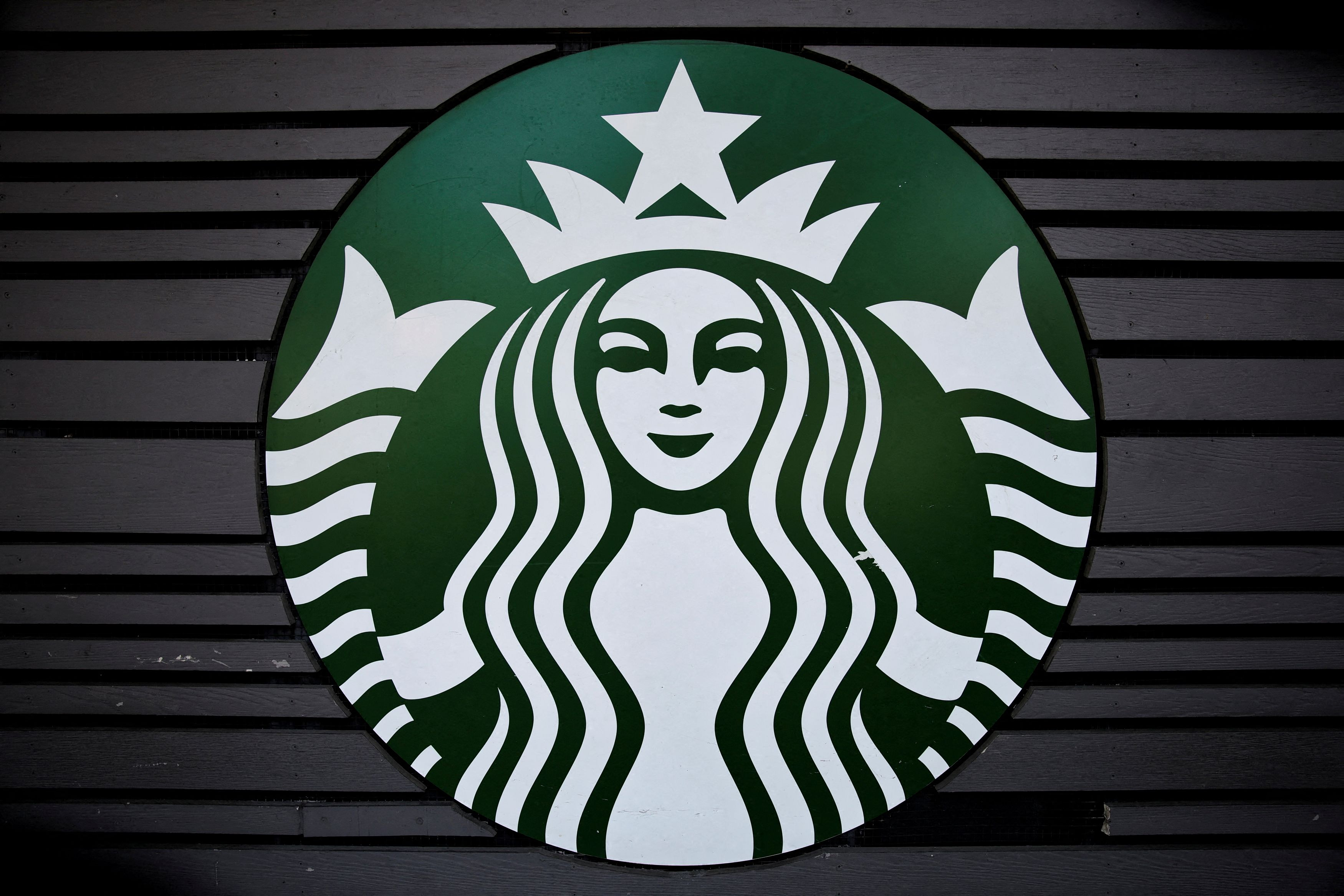 Starbucks: Απεργίες και συνδικάτα δοκιμάζουν τη διοίκηση