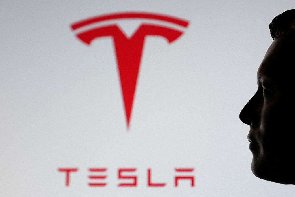 Tesla: Το νέο τεράστιο εργοστάσιο AI ξεκινά σε 7 ημέρες