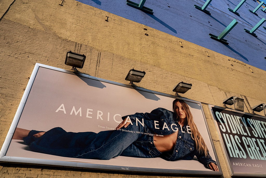 American Eagle: Προβλέπει ισχυρότερη αύξηση πωλήσεων χάρη στους εύπορους νέους καταναλωτές