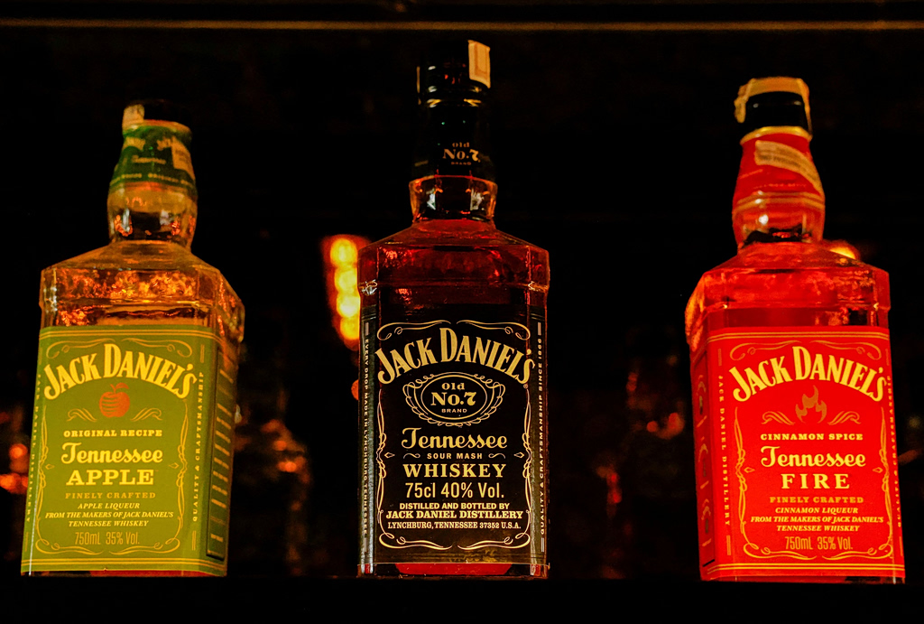 Jack Daniel’s: Η Brown-Forman αυξάνει πωλήσεις και κέρδη με τη δημοφιλία του ουίσκι