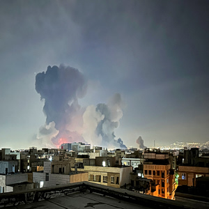 O Τραμπ απειλεί με επιθέσεις, το Ιράν αποκλιμακώνει