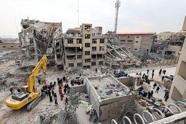 Μέση Ανατολή: Το Ιράν απειλεί με αντίποινα μετά την επίθεση στο νησί Χαργκ – Επλήγη η πρεσβεία των ΗΠΑ στο Ιράκ