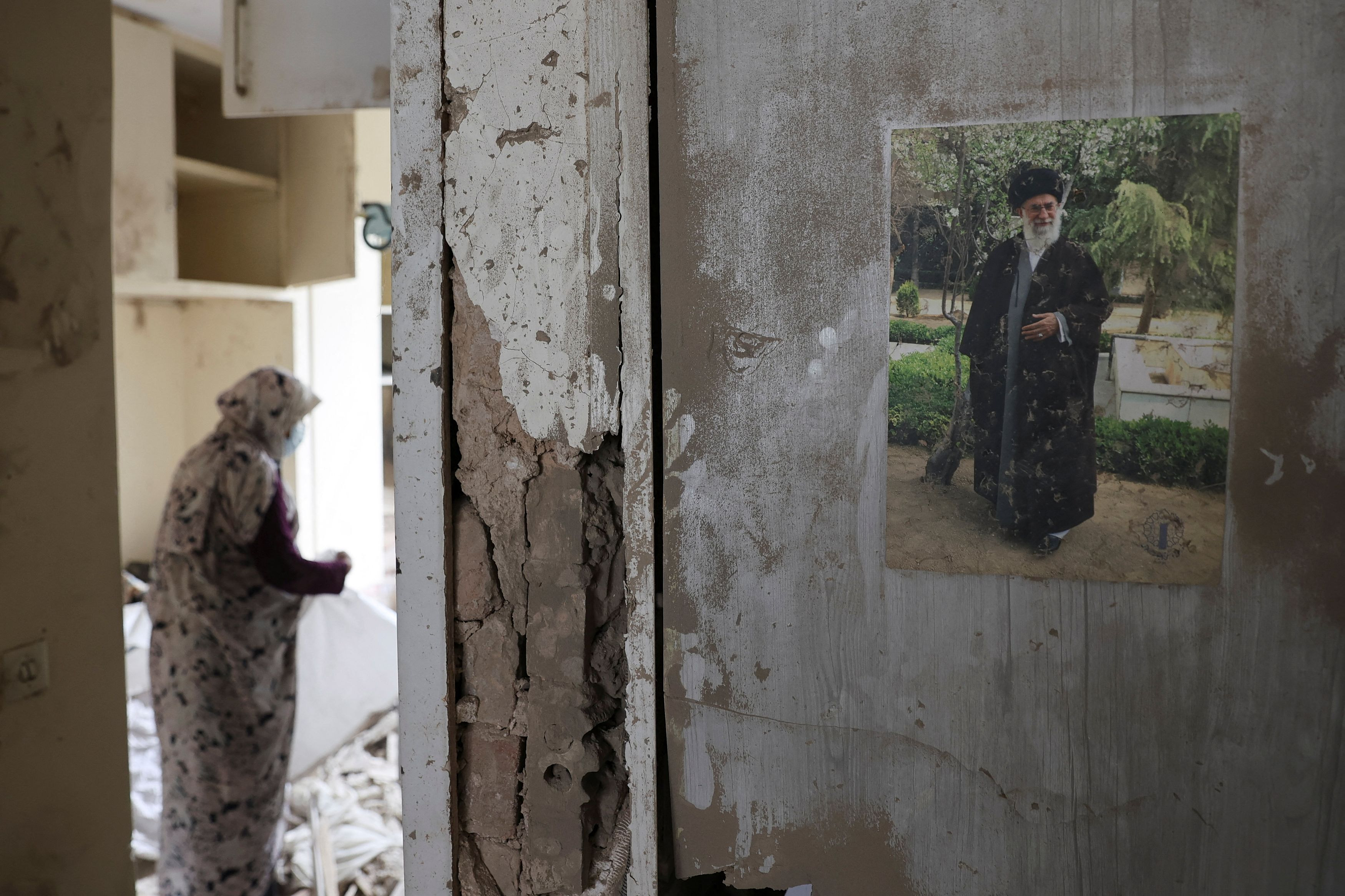 Ισραήλ και ΗΠΑ εντείνουν τα πλήγματα κατά του Ιράν – Drone χτυπά ιταλική βάση στο Κουβέιτ