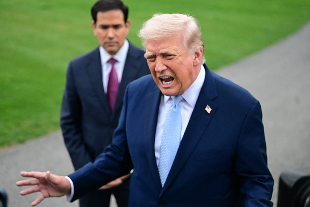 Ιράν: Οι αδιάκοπες αντιφάσεις του Τραμπ από την έναρξη του πολέμου