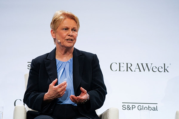 Occidental Petroleum: Η αποχώρηση της Vicki Hollub σηματοδοτεί νέα εποχή στην αγορά πετρελαίου