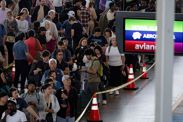 Αμερικανικά αεροδρόμια: Μαζικές παραιτήσεις στην TSA και καθυστερήσεις-ρεκόρ λόγω shutdown