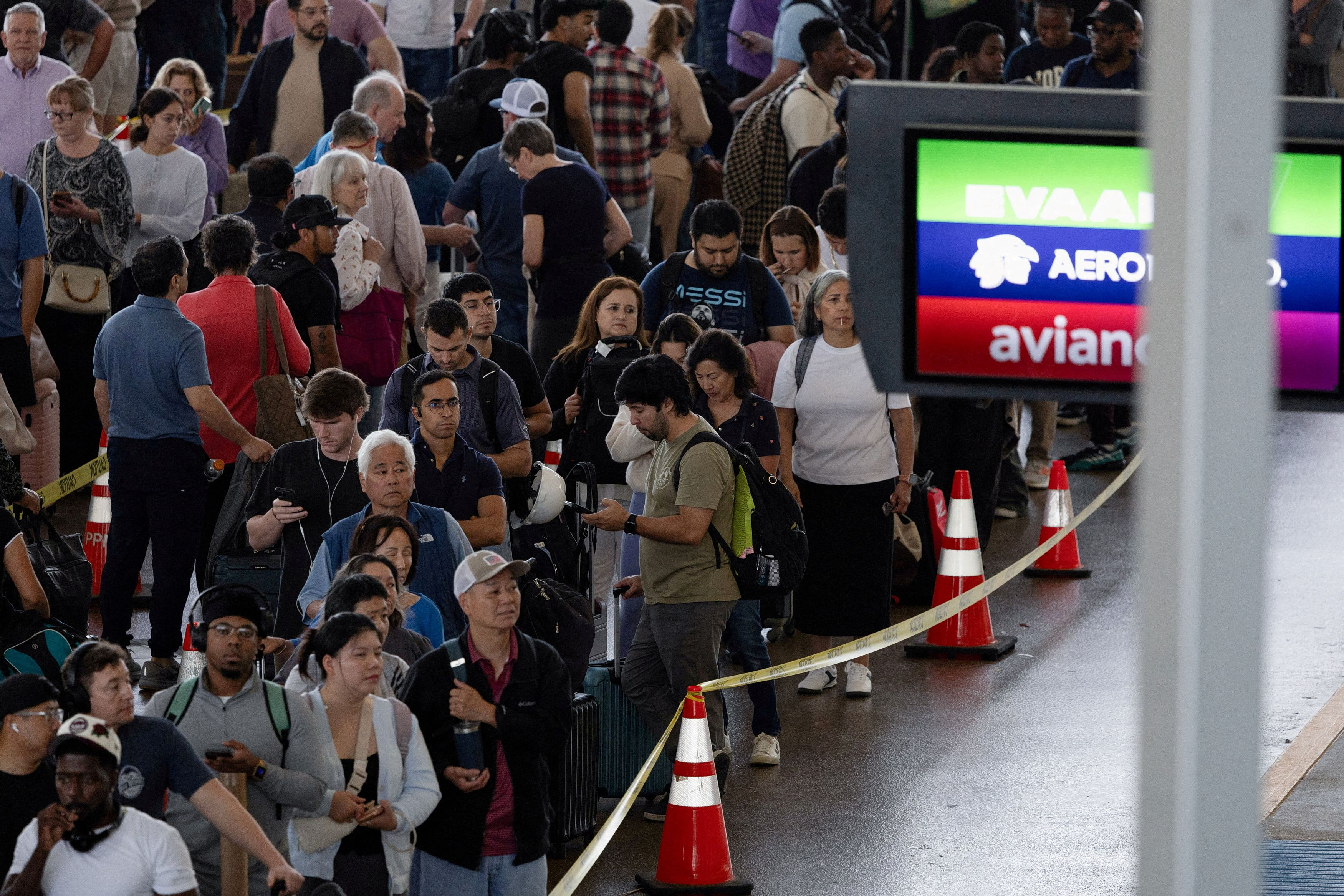Αμερικανικά αεροδρόμια: Μαζικές παραιτήσεις στην TSA και καθυστερήσεις-ρεκόρ λόγω shutdown