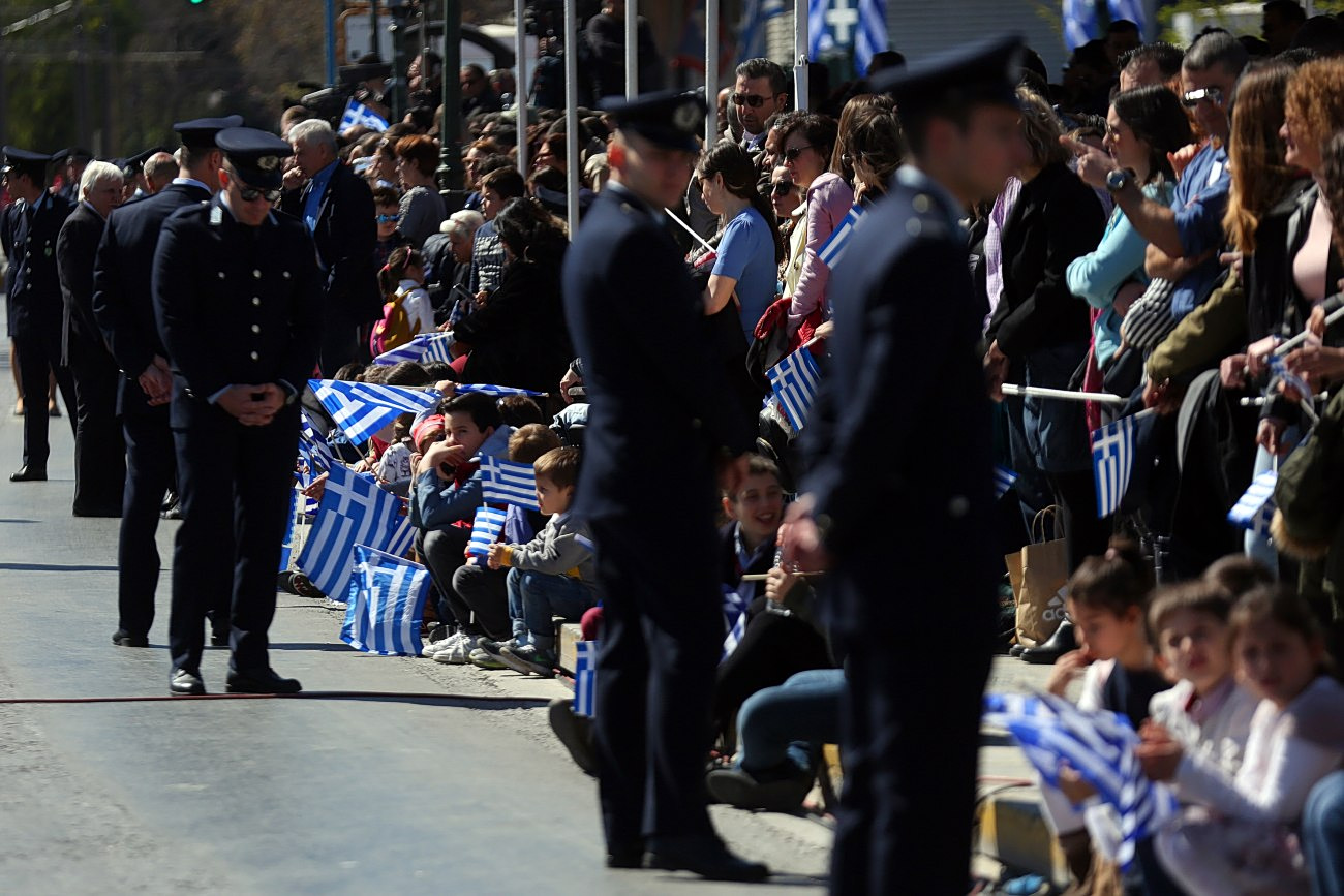 25η Μαρτίου: Κυκλοφοριακές ρυθμίσεις στην Αθήνα λόγω παρελάσεων – Πώς θα λειτουργήσουν Μετρό και Τραμ