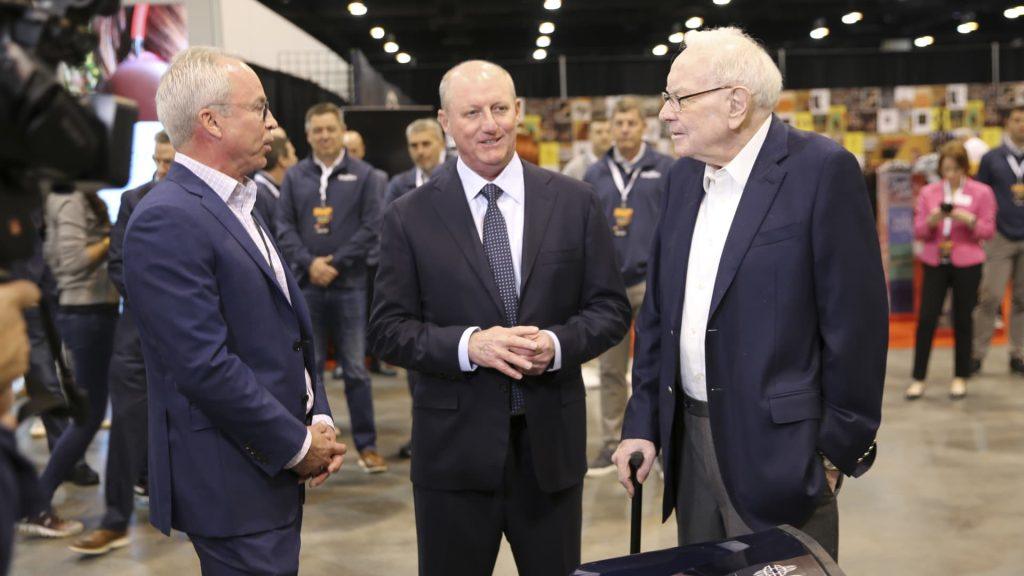 Berkshire: Ο Άμπελ δεσμεύεται να ακολουθήσει το «πλαίσιο» του Μπάφετ