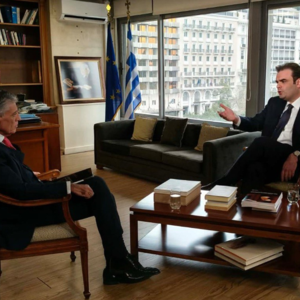 Πιερρακάκης: Fuel Pass το πρώτο μέτρο – «Παράθυρο» για μείωση του ΕΦΚ στα καύσιμα