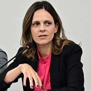 Αχτσιόγλου: Επικίνδυνη εμπλοκή της Ελλάδας στον πόλεμο