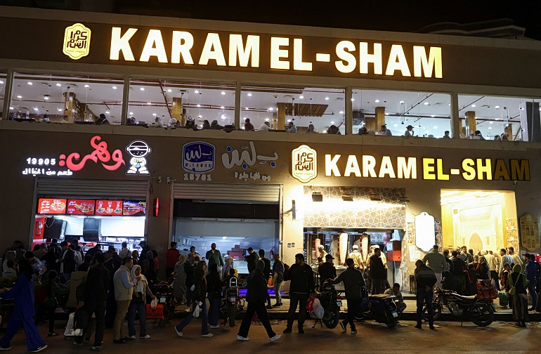 Αίγυπτος: Εντολή σε καφέ και εστιατόρια να κλείνουν στις 9 το βράδυ