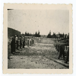 Καισαριανή: «Κοιτάζοντας κατάματα τον θάνατο» – Οι νέες φωτογραφίες της εκτέλεσης