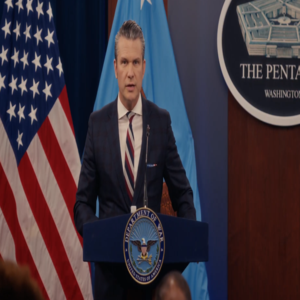 Λευκός Οίκος: Η υπερ-επιθετική πολεμική ρητορική της ομάδας Τραμπ