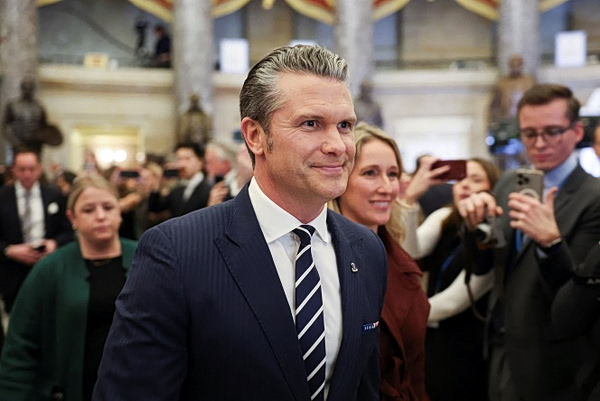 ΗΠΑ: «Ανοικτό» αφήνει τον προϋπολογισμό του πολέμου στο Ιράν ο υπουργός ΄Αμυνας