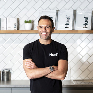 Danone: Γιατί αποφάσισε να δώσει 1 δισ. για τα πρωτεϊνικά Huel